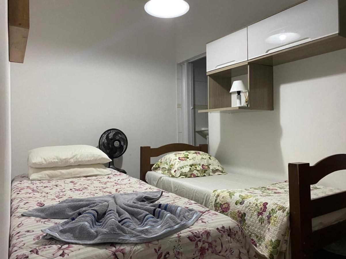 גווארולוס Hostel Gru Economico Com Quartos Individuais E Translado מראה חיצוני תמונה